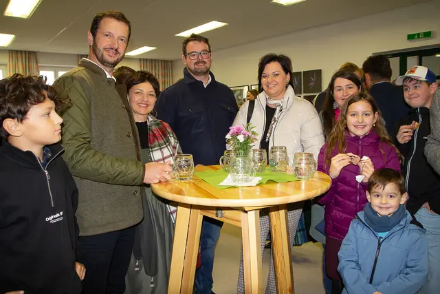 Die Ortsbauernschaft von Samarein mit Ortsbauernobmann und Ortsbäuerin