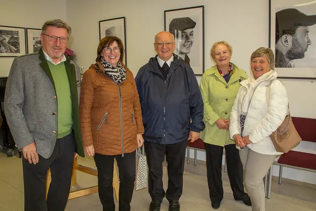 Erich und Silvia Hölzl, Pfarrer Mag. Josef Etzlstorfer, Luzia Haim und Rosemarie Schiefermayr