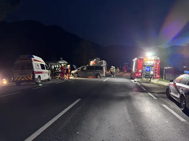 Unfall auf der B145 zwischen Bad Goisern und Bad Ischl. | Foto: FF Lauffen/Christian Pilz