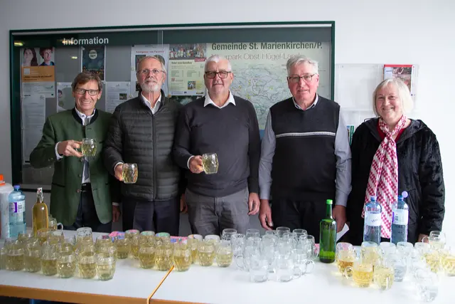 Bei der anschließenden Agabe im Samareiner Gemeindezentrum
v.l.n.r.: Gottfried Boubenicek, Johann Hummer, Peter Ammerstorfer, Josef Aichberger und Elfriede Hummer
