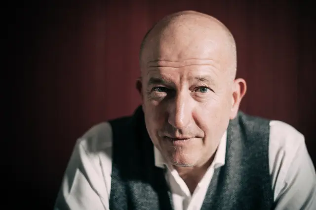 René Freund präsentiert mit seinem humoristischen Programm „Bitte recht freundlich" die größten Irrtümer aus 30 Jahren Landleben, die sich mit dem Thema "Ein Wiener in Oberösterreich" beschäftigen.  | Foto: Thom Trauner