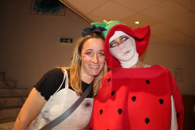Toll, dass man auch lustige Halloweengestalten traf. | Foto: Manfred Jordan