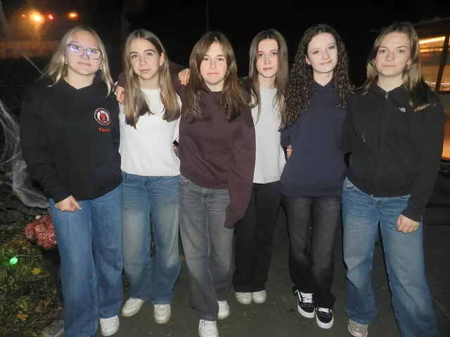 Tanja  Steinmair, Nadine Ketterle, Leonie  Gro müller,
Julia  Weninger, Hannah Kahry, Mia Klammer sind wegen den Spass und der Disco gekommen | Foto: Heribert Punz