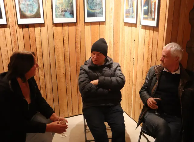 Künstler und Autor Willi Pechtl war ebenso im Publikum und es kam zu interessanten Gesprächen über seine Bücher.   | Foto: Tatschl