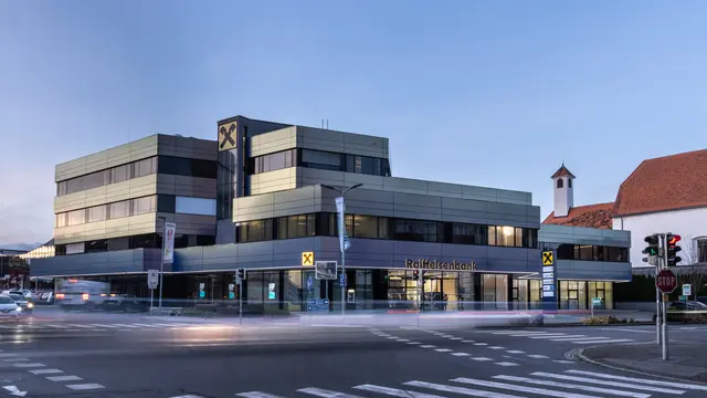 Die Bank strahlt in neuem Glanz. | Foto: RB/Harald Tauderer