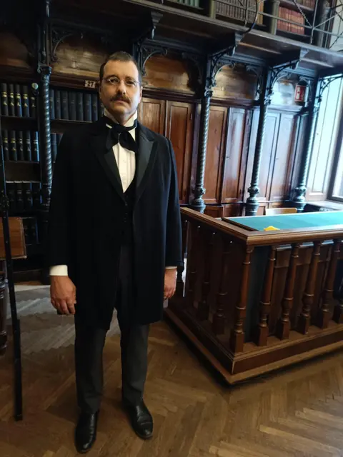 Martin Willingshofer in einem historischen Kostüm. Schon bei rund 50 Produktionen stand der Krieglacher als Komparse vor der Kamera. | Foto: Willingshofer