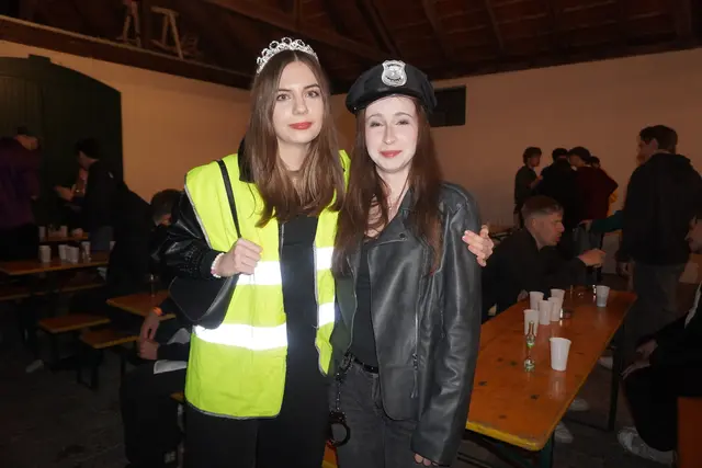 Einige der Gäste nahmen sich den Louvre-Raub als Vorbild. | Foto: Jennifer Flechl