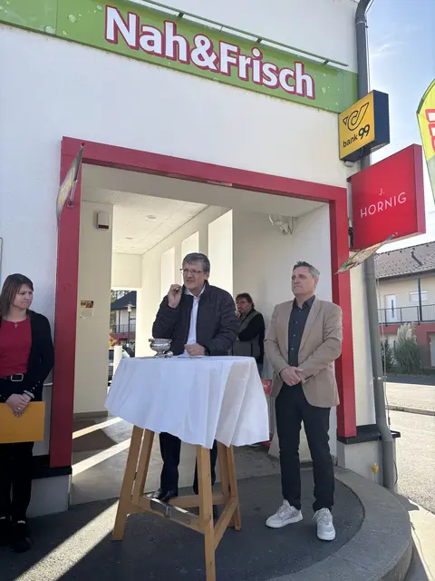 Neu-Pensionär Johann Holzmann mahnte alle Entscheidungsträger die neue Geschäftsbetreiberin zu unterstützen.  | Foto: Elisabeth Kloiber