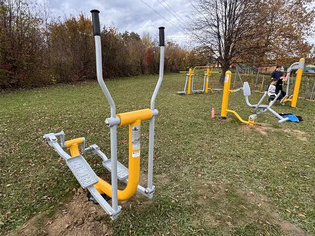 Auch vier Fitness-Stationen zählen zur neuen Ausstattung. | Foto: Martin Wurglits