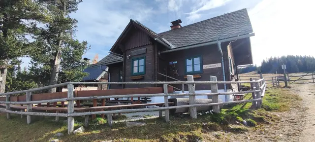 im Sommer ist auch die Halterhütte bewirtschaftet... | Foto: I.Wozonig