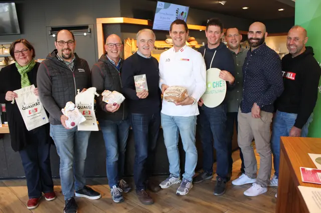 Foto: v.l.n.r.: Martina Gössinger, Franz Weingartshofer, Roman Spieß, Obmann Roman Bayer, Bäckermeister Philipp Stoiber, Richard Schober, Thomas Berthold, Clemens Manhart, Georg Eigner | Foto: Birgit Hauer-Bindreiter