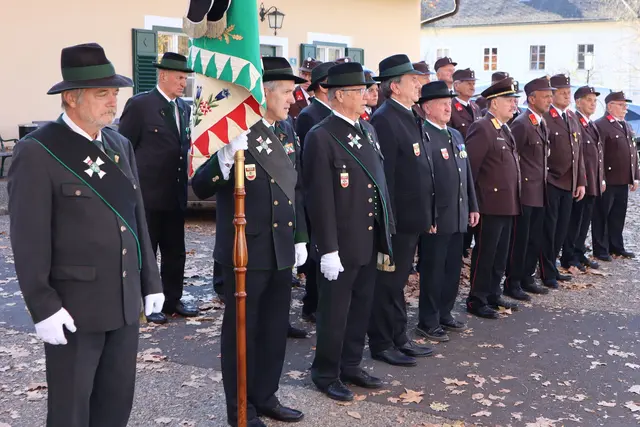 Die Formationen von Kameradschaftsbund und Feuerwehr | Foto: Gerhard Langmann