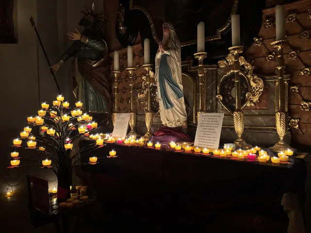 In Großstelzendorf konnte man für Personen oder Gedanken selbst Teelichter anzünden. | Foto: Alexandra Goll