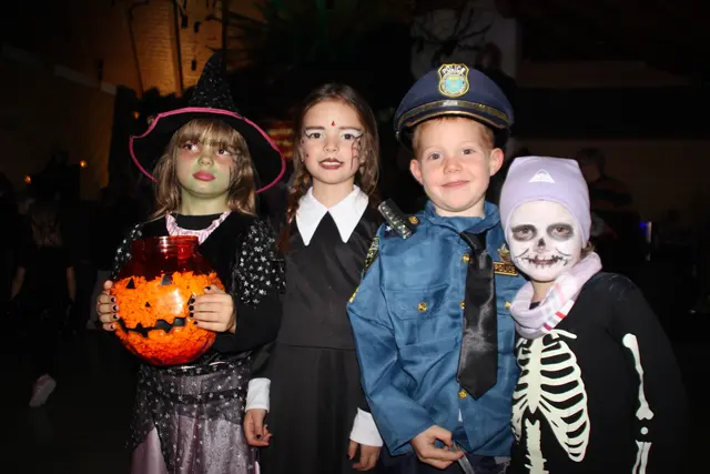 Bestens gelaunt posierten die Halloweenkids für die Kamera. | Foto: Manfred Jordan