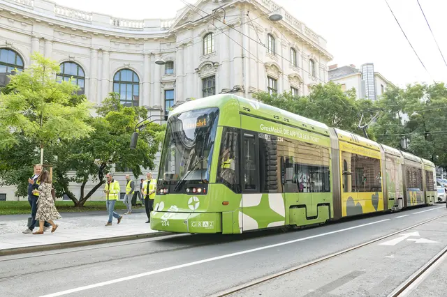 Eine Straßenbahn erfasste einen Mann. | Foto: Foto Fischer