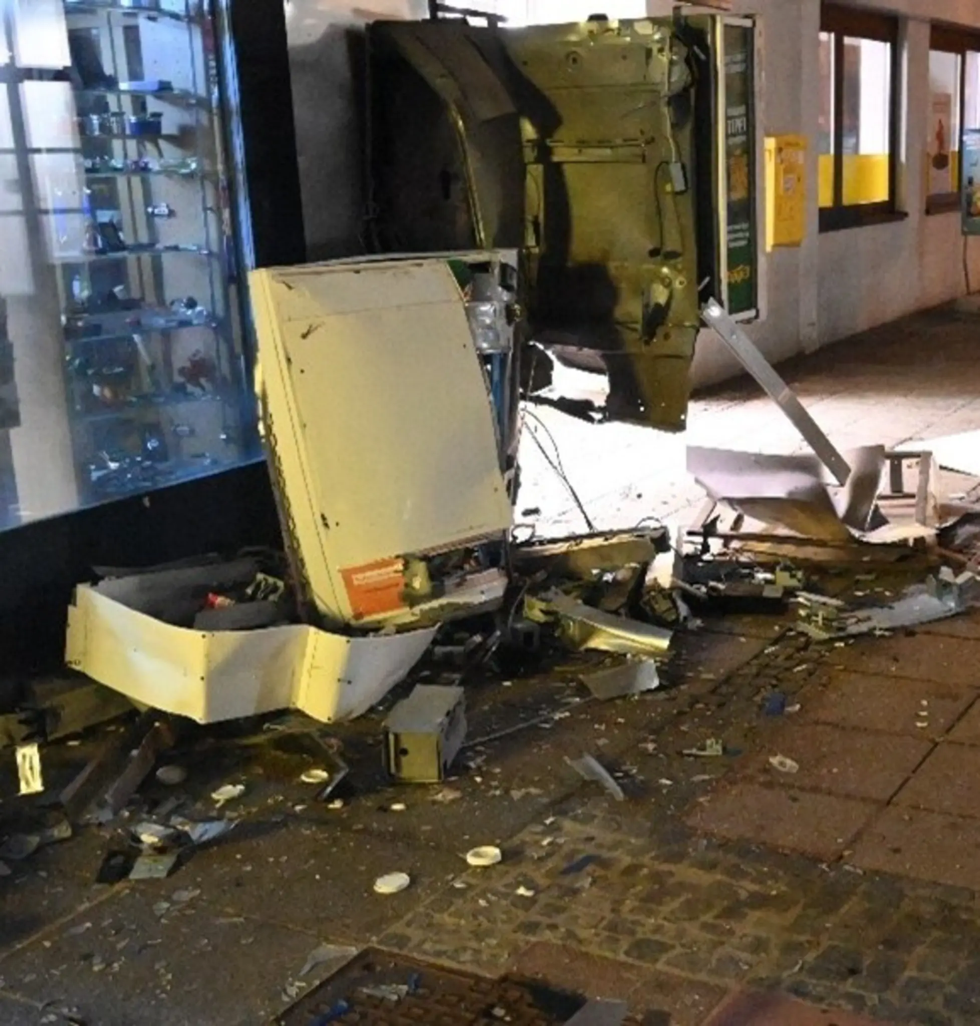 Drei Tatverdächtige: Zwei Zigarettenautomaten in Wien wurden gesprengt - ...