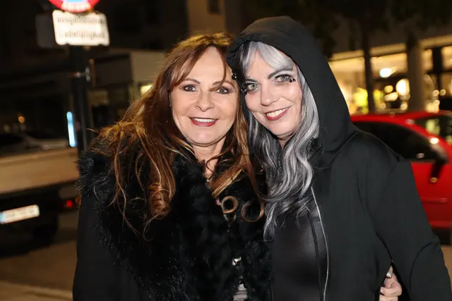 Brigitte (bitte "Brischit" aussprechen) und Susi feierten Halloween in Baden. | Foto: Manfred Wlasak