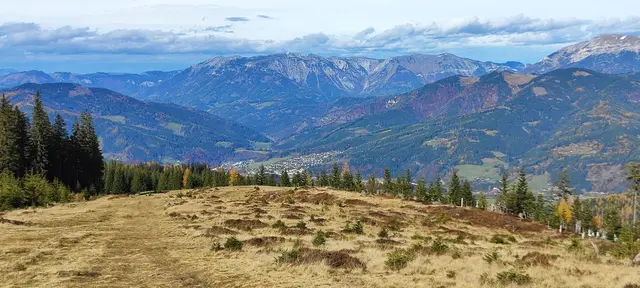 tüchtig heraufgekraxelt sind wir schon, jetzt ist auch Mürzzuschlag nebelfrei... | Foto: I.Wozonig