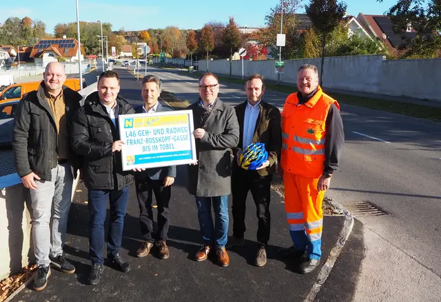 Andreas Stocker (Leiter der Straßenmeisterei Kirchberg am Wagram), LA Andreas Bors in Vertretung von LH-Stellvertreter Udo Landbauer, DI Dr. Michael Platzer (NÖ Straßendienst), Franz Aigner (Bgm. von Kirchberg am Wagram), DI Harald Kaufmann (Leiter der Straßenbauabteilung Tulln), Andreas Geigenberger (Straßenmeisterei Kirchberg am Wagram). | Foto: NÖ Landesregierung
