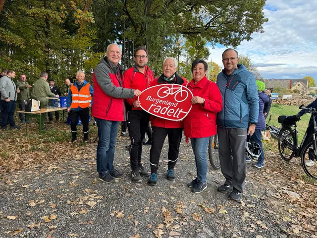 Bei der Eröffnung: Bgm. Wolfgang Sodl, Bgm. Jürgen Dolesch, ARBÖ-Ortsvorsitzender Johann Holper, Bgm. Michaela Raber, Vbgm. Florian Ohrenhofer (von links). | Foto: SPÖ