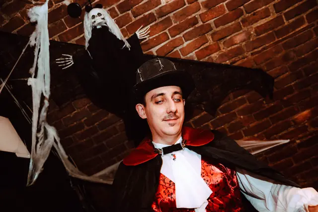 Wie jedes Jahr lud das Kellnerei-Team rund um Sabrina Balint Foro (Mitte) zur großen Halloween-Party in die Welser Traungasse ein. | Foto: Kellnerei/Fraccaroli