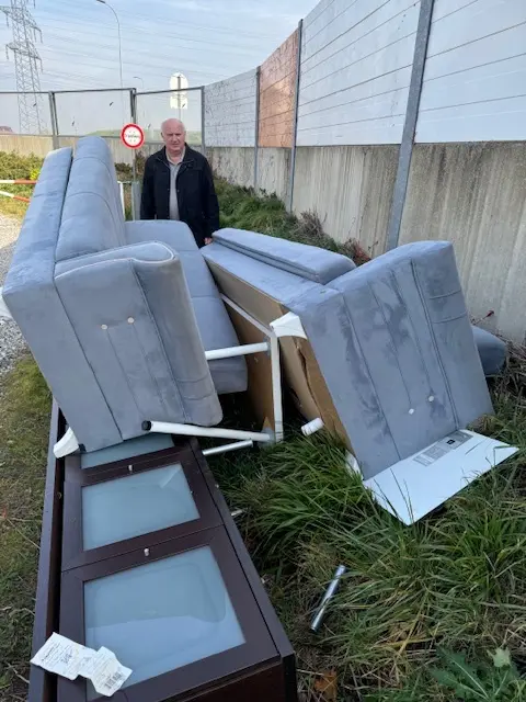 Bürgermeister Ernst Wendl ärgert sich über unnötige Umweltverschmutzung.  | Foto: Ernst Wendl