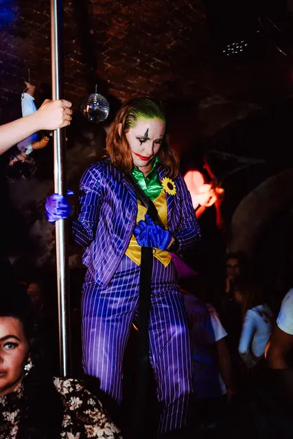 Wie jedes Jahr lud das Kellnerei-Team rund um Sabrina Balint Foro (Mitte) zur großen Halloween-Party in die Welser Traungasse ein. | Foto: Kellnerei/Fraccaroli