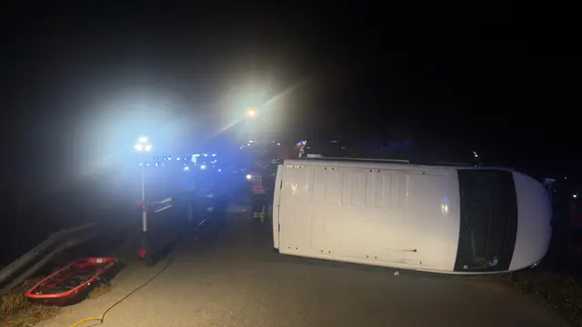 Totale Sperre der L6142 während der aufwendigen Arbeiten. | Foto: DOKU-NÖ