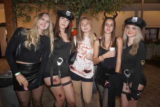 Viele der Gäste kamen kostümiert. | Foto: Jennifer Flechl