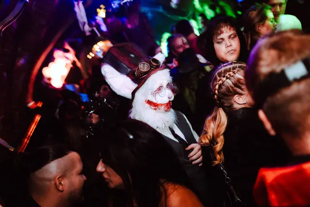 Wie jedes Jahr lud das Kellnerei-Team rund um Sabrina Balint Foro (Mitte) zur großen Halloween-Party in die Welser Traungasse ein. | Foto: Kellnerei/Fraccaroli