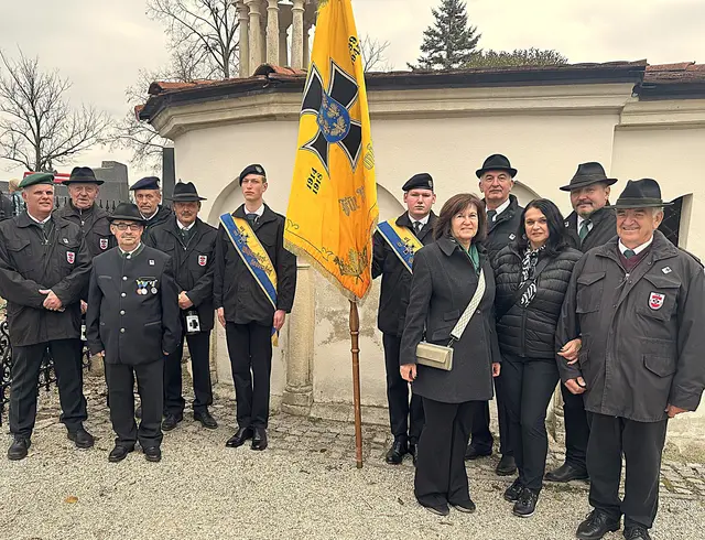 ÖKB-Wilfersdorf-Hobersdorf – Kameraden/innen Manfred Herrmann, Friedrich Kriebaum, Gerhard Ulrich, Erich Embacher, Schriftführer Horst Höfner, Fähnriche Elias und Jan Borensky, Christine Kohzina, Friedrich Geyer, Martina Herrmann, Obmann Josef Kohzina und Kassier Erich Wallisch.
 | Foto: ÖKB