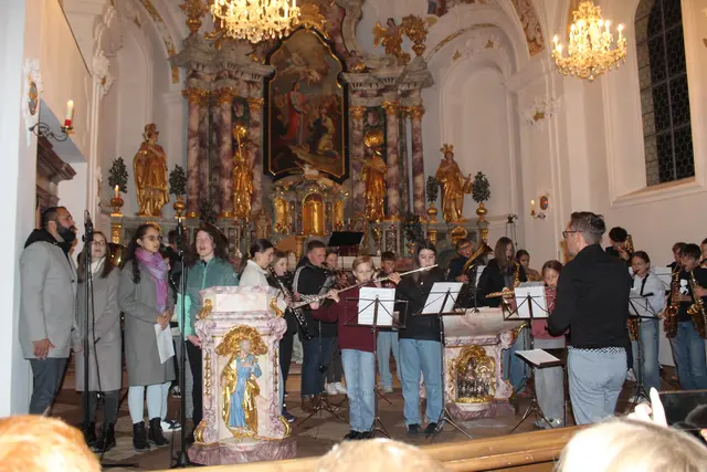 Die Youngsters und der Chor Amicelli umrahmten die Feier musikalisch.