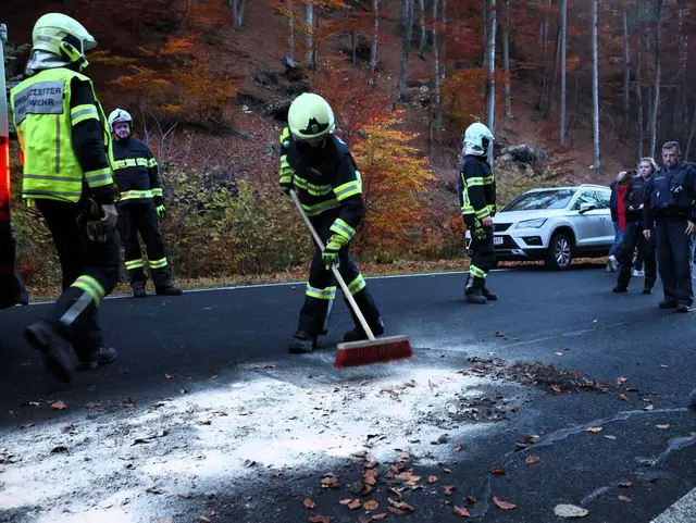 Säubern der Straße | Foto: ASB Markus Hackl