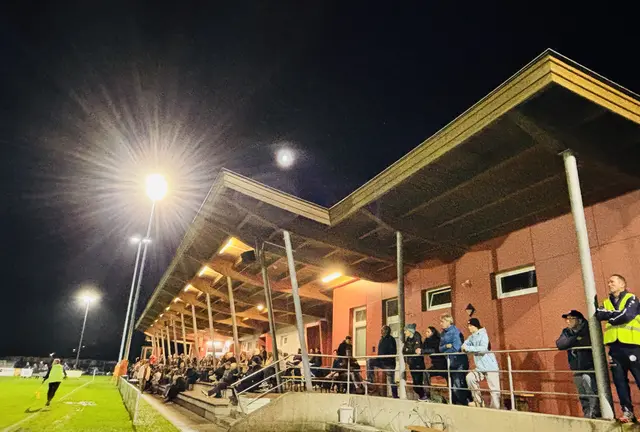 Bald gehen für die Herbstsaison die Lichter in den heimischen Stadien aus (Bild: Kirchdorf). | Foto: Nikolaus Kogler