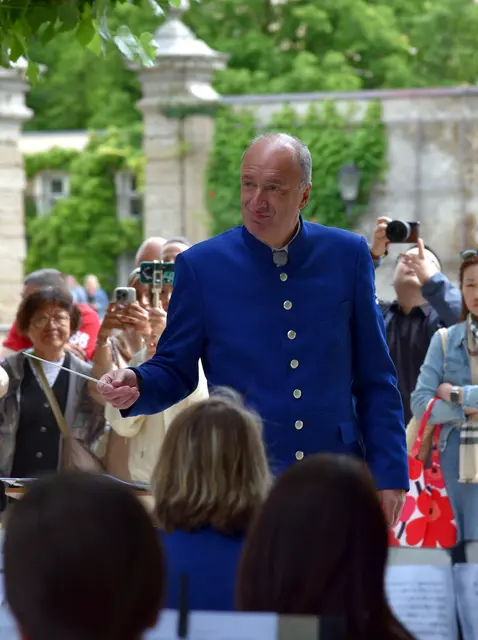 Wolfgang Homar prägte ein Drittel der Geschichte des Eisenbahnermusikvereins Wels – nun wird er beim Jubiläumskonzert seinen letzten Takt für den EMV schlagen. | Foto: EMV