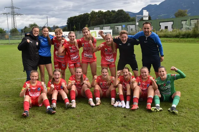 Erster Sieg für das Future League-Team: Die Spielerinnen und das Trainer-Team durften über einen 2:4-Sieg in Altach jubeln. | Foto: Michael Strini