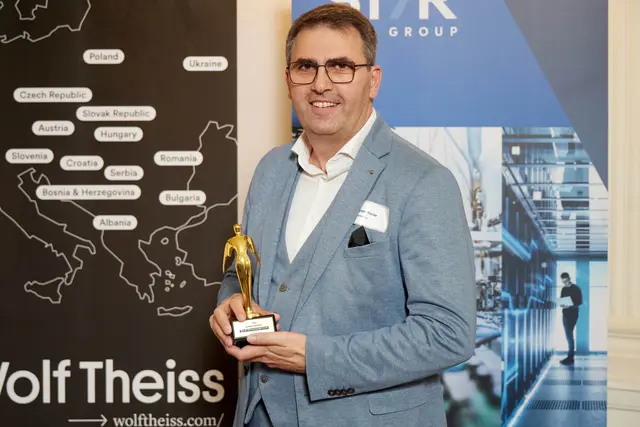 Anton Rieder darf sich zum zweiten Mal über die Auszeichnung "Baumeister des Jahres" freuen – und den hervorragenden Platz 16 im Reputationsranking.  | Foto: SOLID / Thomas Topf