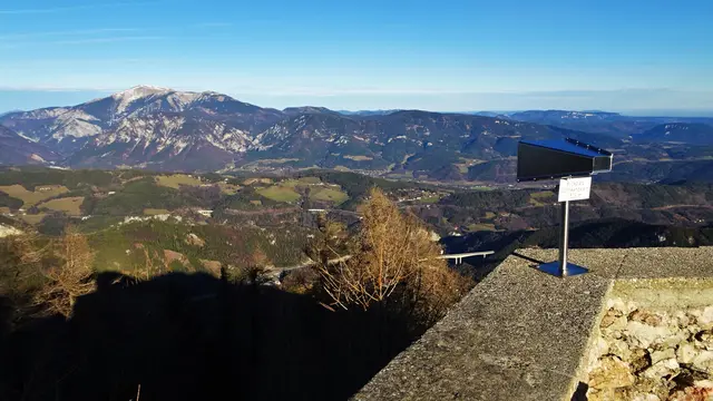 Weitreichende Panoramaaussicht von der Aussichtsterrasse ... | Foto: © Silvia Plischek