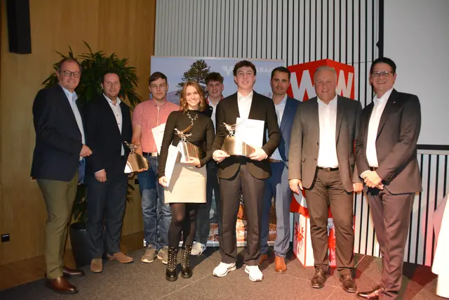 Den Landessiegern wurde von allen Seiten zu ihren Leistungen gratuliert. In der Wirtschaftskammer Imst wurde gefeiert. | Foto: Perktold