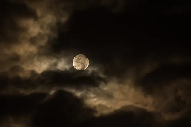 Gegen 23.16 Uhr kommt der Mond der Erde am nächsten und befindet sich dann nur etwa 356.400 Kilometer entfernt.  | Foto: Pixabay