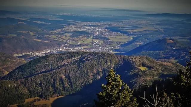 Ternitz - Neunkirchen und weitreichender Blick ins Steinfeld | Foto: © Silvia Plischek