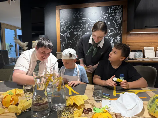 Neben Kochen und Speisen gibt es auch viele Inputs von Mabel und Julian. | Foto: Widhalm
