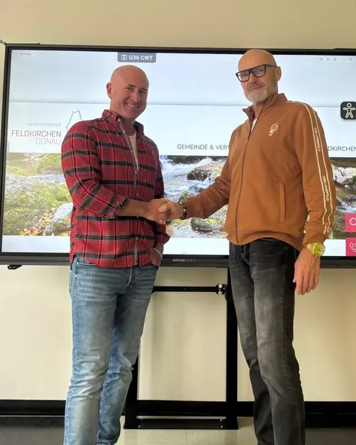 Von links: Bürgermeister David Allerstorfer und Direktor der Mittelschule Günter Forst. | Foto: Marktgemeinde Feldkirchen