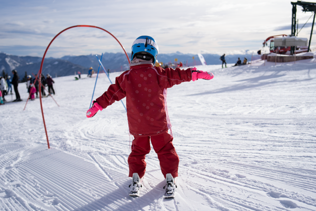 Die Kleinsten machen bei Drausport ihre ersten Schwünge und lernen in den Skischulen den Sport kennen. | Foto: Sabine Sattlegger