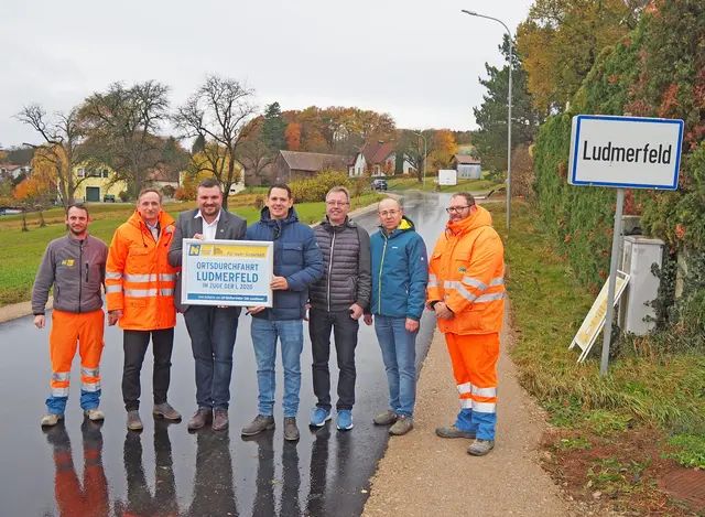 Bei der Eröffnung: Christoph Riegler (Straßenmeisterei Neulengbach), DI Harald Kaufmann (Leiter der NÖ Straßenbauabteilung Tulln), LAbg. Christian Brenner (i.V. LH-Stv. Udo Landbauer), Jürgen Rummel (Bgm. von Neulengbach), Helmut Leonhartsberger (Stadtrat in Neulengbach), Martin Gramer (Leiter der Straßenmeisterei Neulengbach), Mario Krauss (Straßenmeisterei Neulengbach) | Foto: NÖ STD