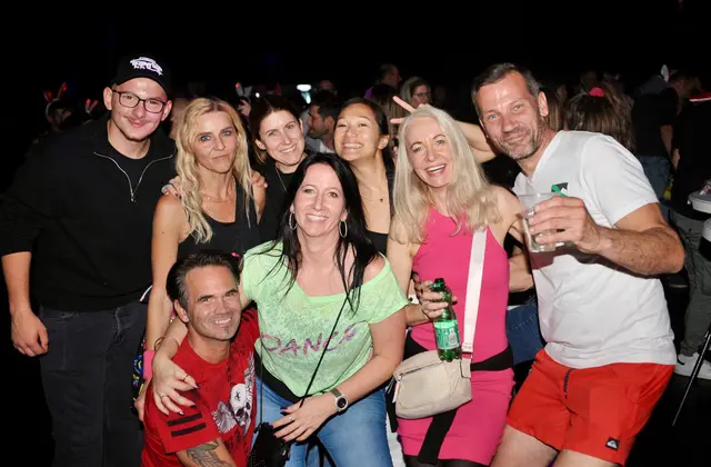 Beste Laune und Musik zum Abshaken in der Arena Nova. | Foto: Sascha Trimmel