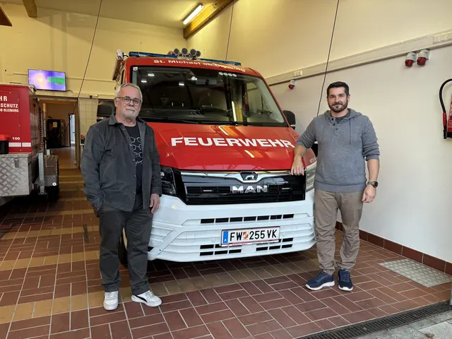 Helmut Blažej (links) und Michell Jamer erzählten im "Ratscha" über frühere Zeiten sowie die positive Entwicklung der Gemeinde. | Foto: MeinBezirk.at/Robert Glinik