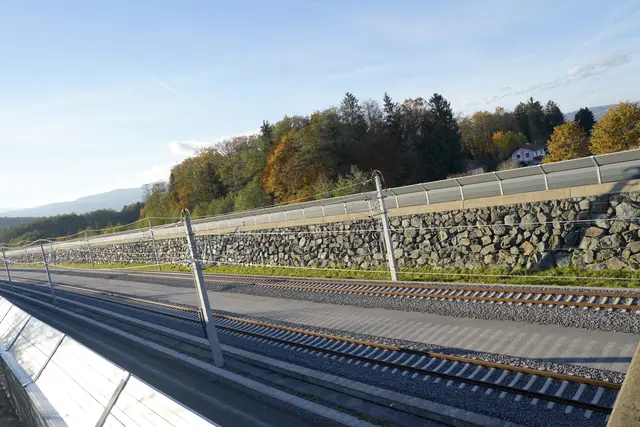 Die zusätzliche Erhöhung der Lärmschutzwände konnte durch eine Kostenbeteiligung der Marktgemeinde Frauental realisiert werden. | Foto: MeinBezirk/Simon Michl