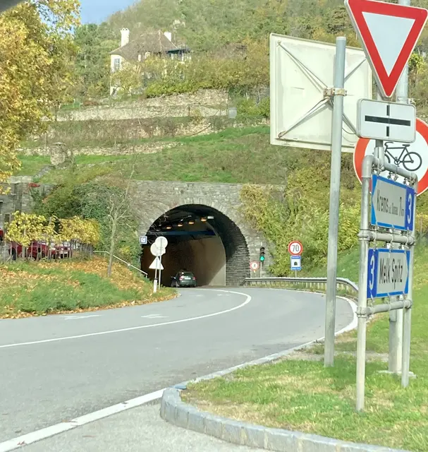 Für den Zeitraum der Übung wurde behördlich von 5-8 Uhr eine Totalsperre der Bundesstraße 3 im Bereich von Dürnstein angeordnet | Foto: em