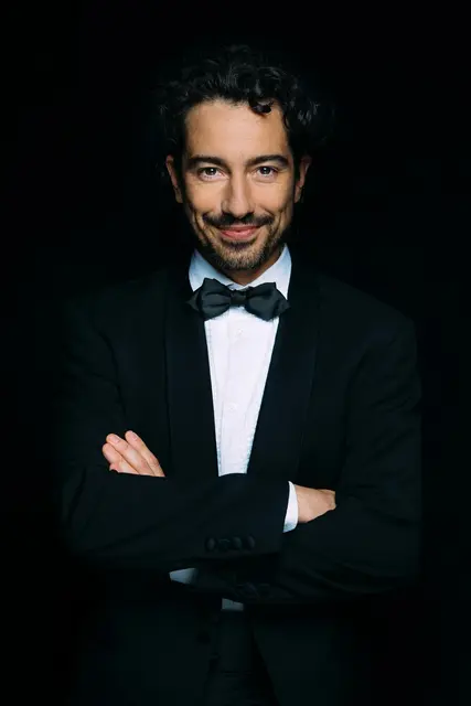 Schauspieler Stefano Bernardin wird mit Charme, Witz und Esprit durch den Abend führen. | Foto: Jan Frankl